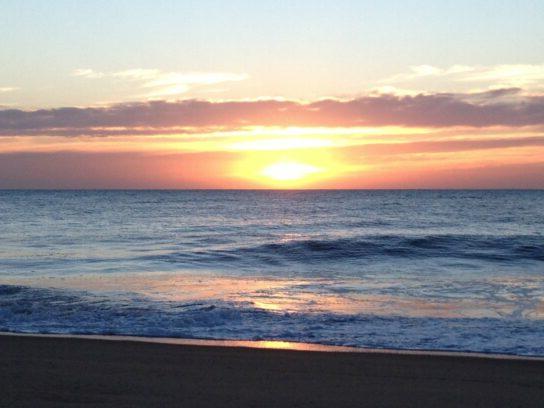 photo sunrise at beach